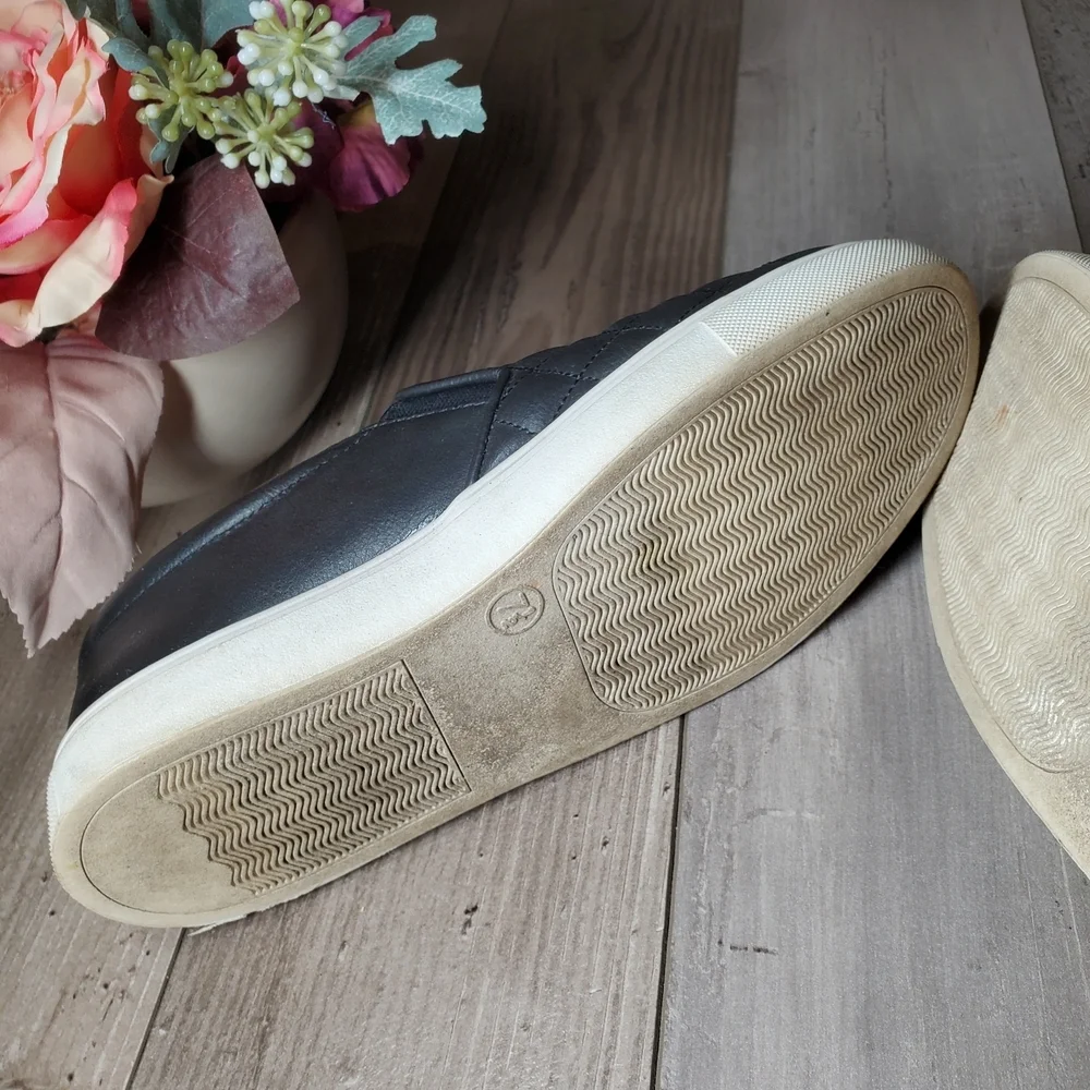 a new day Black Quilted Women's Reese Loafer Sneakers Size 7 1/2